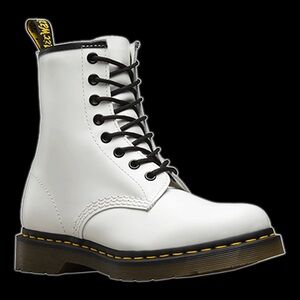 NWT Dr Martens - 8 Eyelet White Boot size us7